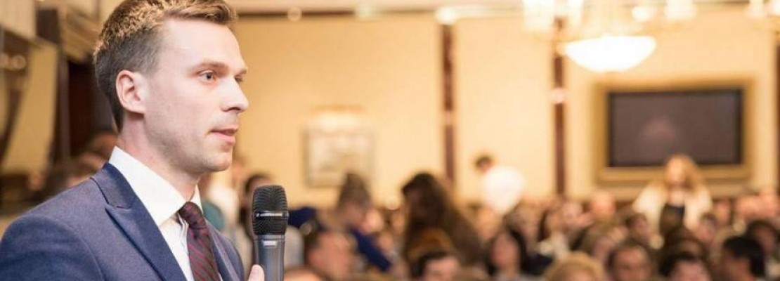 Павел Вербняк: спикер, меняющий мышление, с книгой "365 вопросов к себе" для проактивных лидеров